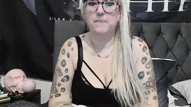 Snapshot of Sizzling_Indie36 chatting on November 2025 12:22:02 AM Sizzling Indie36 online show from November 2025 12:22:02 AM