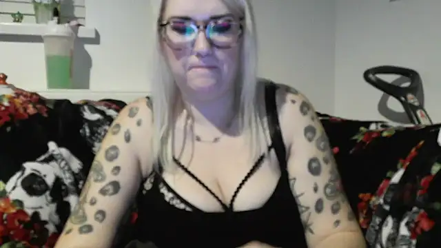 Snapshot of Sizzling_Indie36 chatting on November 2025 05:45:01 PM Sizzling Indie36 online show from November 2025 05:45:01 PM