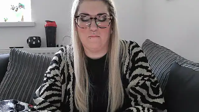 Snapshot of Sizzling_Indie36 chatting on November 2025 02:54:01 PM Sizzling Indie36 online show from November 2025 02:54:01 PM