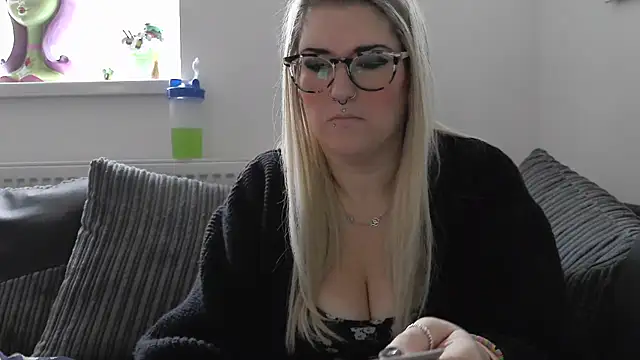 Snapshot of Sizzling_Indie36 chatting on November 2025 01:55:01 PM Sizzling Indie36 online show from November 2025 01:55:01 PM