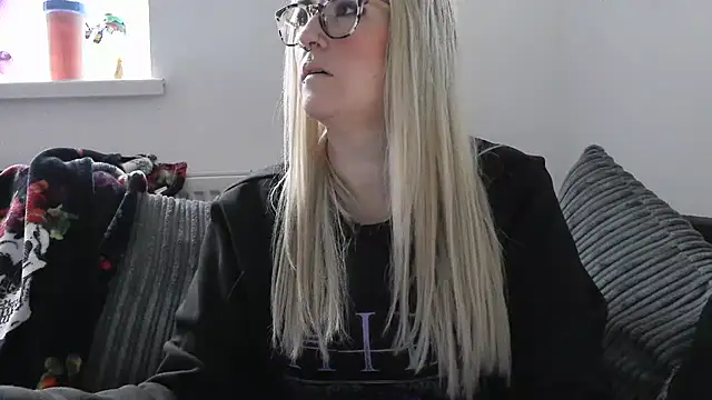 Snapshot of Sizzling_Indie36 chatting on November 2025 02:39:02 PM Sizzling Indie36 online show from November 2025 02:39:02 PM