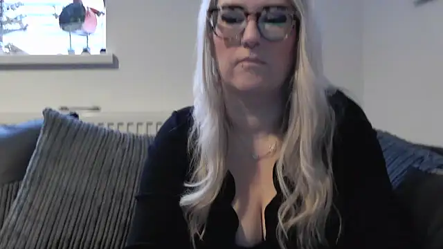 Snapshot of Sizzling_Indie36 chatting on November 2025 10:50:02 AM Sizzling Indie36 online show from November 2025 10:50:02 AM