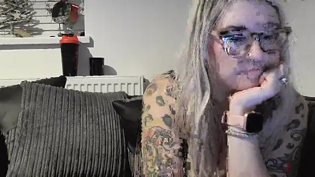 Snapshot of Sizzling_Indie36 chatting on November 2025 05:26:01 PM Sizzling Indie36 online show from November 2025 05:26:01 PM