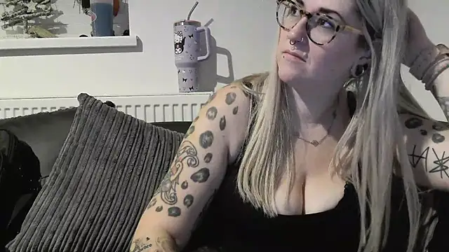 Snapshot of Sizzling_Indie36 chatting on November 2025 07:18:01 PM Sizzling Indie36 online show from November 2025 07:18:01 PM