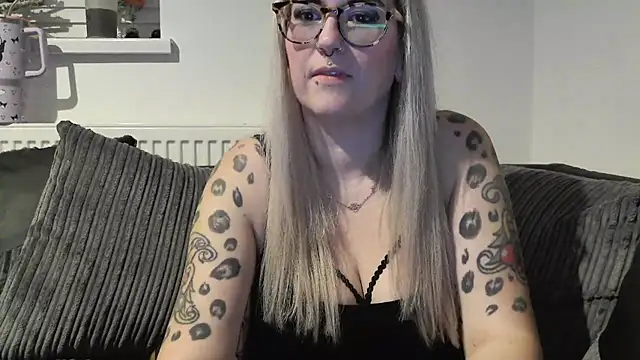 Snapshot of Sizzling_Indie36 chatting on December 2025 06:59:02 PM Sizzling Indie36 online show from December 2025 06:59:02 PM