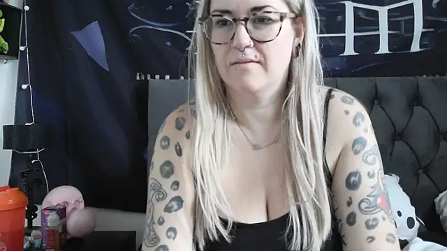 Snapshot of Sizzling_Indie36 chatting on December 2025 12:10:02 PM Sizzling Indie36 online show from December 2025 12:10:02 PM