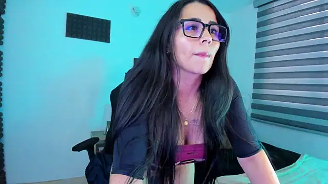 Snapshot of hannarusso chatting on April 2026 09:39:33 PM hannarusso online show from April 2026 09:39:33 PM