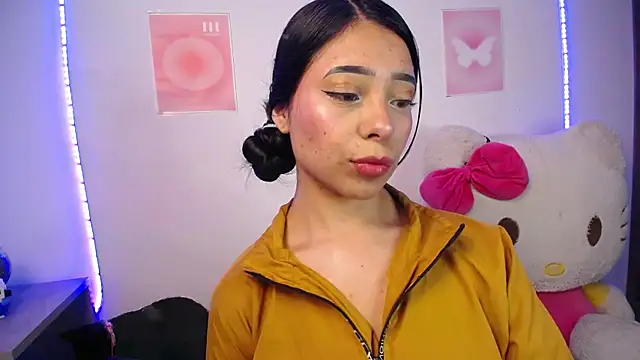 Snapshot of Emilybutterfly1 chatting on December 2025 02:39:02 AM Emilybutterfly1 online show from December 2025 02:39:02 AM