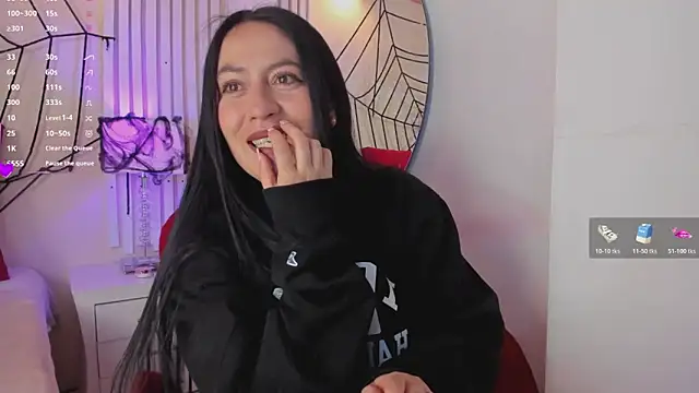 Snapshot of AliceCorner chatting on October 2025 12:09:01 PM AliceCorner online show from October 2025 12:09:01 PM