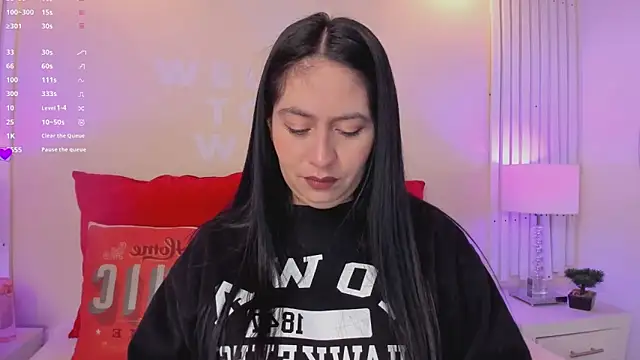 Snapshot of AliceCorner chatting on November 2025 12:05:02 PM AliceCorner online show from November 2025 12:05:02 PM