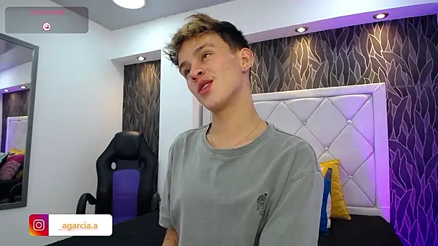 LiamWildx20 online show from March 2026 05:04:02 AM