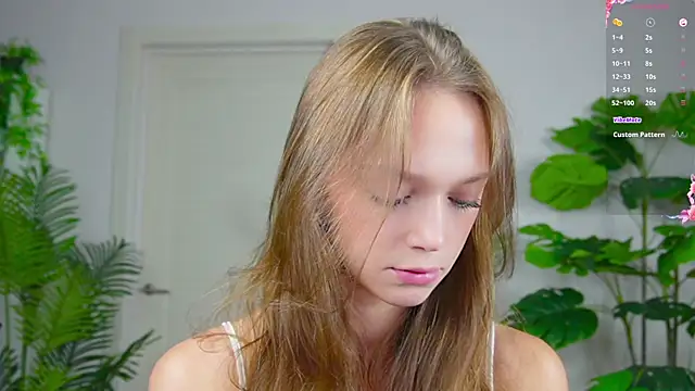 Snapshot of Sweet_Piece chatting on September 2025 03:46:01 PM Sweet Piece online show from September 2025 03:46:01 PM