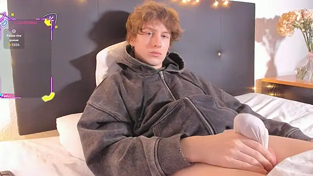 RobFavorite1 online show from January 2026 08:55:01 PM