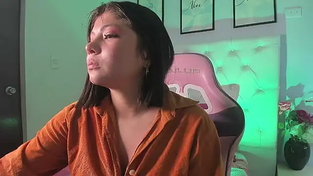 Snapshot of abby_roux chatting on November 2025 03:28:01 AM abby roux online show from November 2025 03:28:01 AM