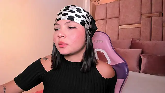 Snapshot of abby_roux chatting on February 2026 03:22:01 AM abby roux online show from February 2026 03:22:01 AM