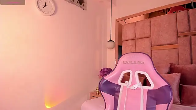 Snapshot of abby_roux chatting on February 2026 03:33:01 AM abby roux online show from February 2026 03:33:01 AM