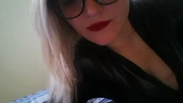 Snapshot of crystalfemdom chatting on March 2025 12:25:01 PM crystalfemdom online show from March 2025 12:25:01 PM