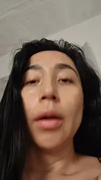 Snapshot of Elowyn chatting on November 2025 10:33:02 PM Elowyn online show from November 2025 10:33:02 PM