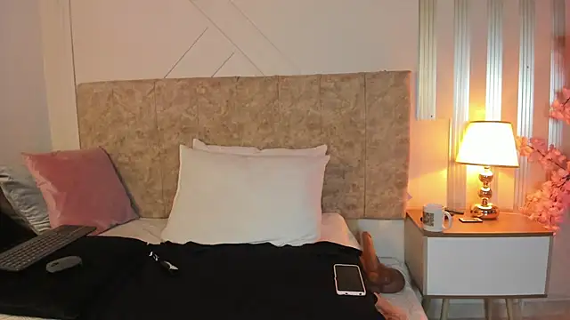 Snapshot of angelinarouse_ chatting on December 2025 05:04:02 AM angelinarouse online show from December 2025 05:04:02 AM