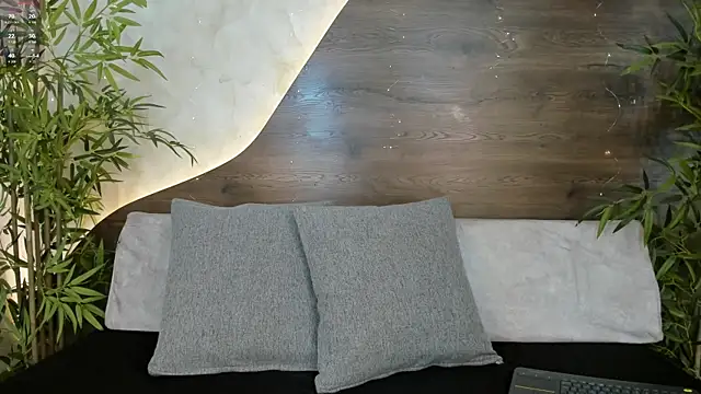 Snapshot of mia_lacy_ chatting on December 2025 08:03:01 PM mia lacy online show from December 2025 08:03:01 PM