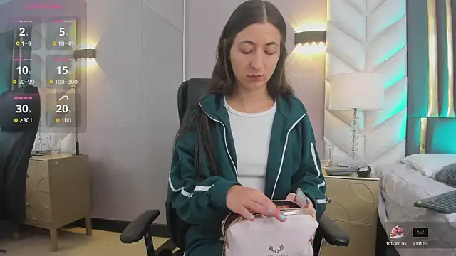 SaraJonness online show from November 2025 01:10:01 PM