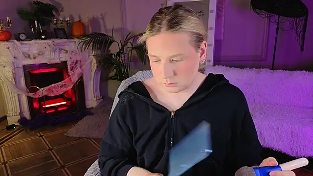 Snapshot of Jes_Solar chatting on October 2025 09:05:02 PM Jes Solar online show from October 2025 09:05:02 PM