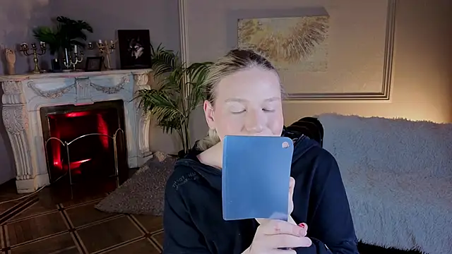 Snapshot of Jes_Solar chatting on November 2025 09:57:01 PM Jes Solar online show from November 2025 09:57:01 PM