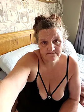 MissQueenBeex online show from November 2025 11:46:02 AM