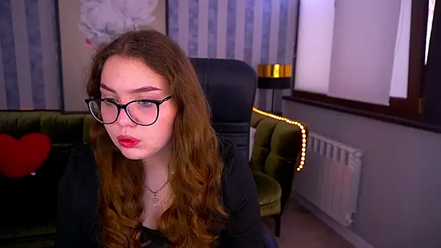 LuxSopphia online show from March 2025 06:00:02 AM