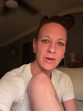 Snapshot of Lilbeezie81 chatting on January 2026 09:12:01 AM Lilbeezie81 online show from January 2026 09:12:01 AM