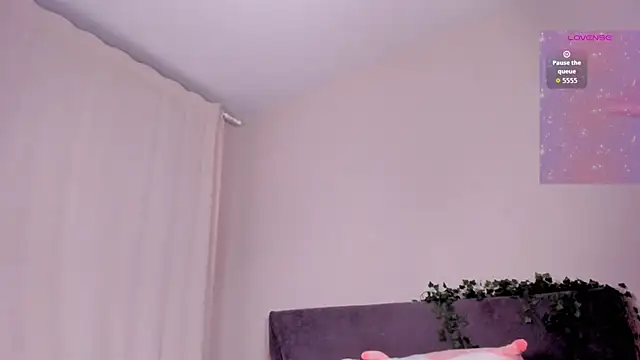 emmelieflorence online show from March 2026 06:36:01 PM