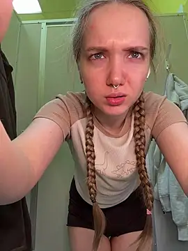 bambi lu online show from April 2026 06:45:01 PM