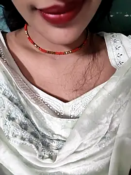 Snapshot of Eshwari_Chopra chatting on November 2025 05:18:01 PM Eshwari Chopra online show from November 2025 05:18:01 PM