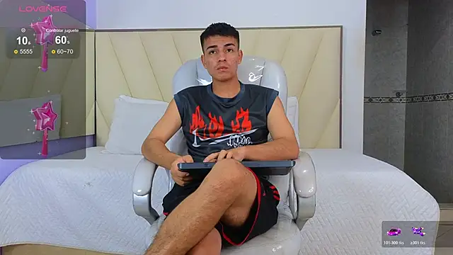 Hotboy21  online show from November 2025 03:51:02 AM