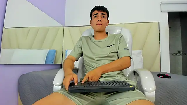 Hotboy21  online show from December 2025 03:47:01 AM