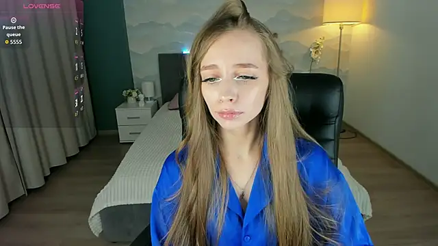 Amy Waynee online show from September 2025 06:32:02 PM