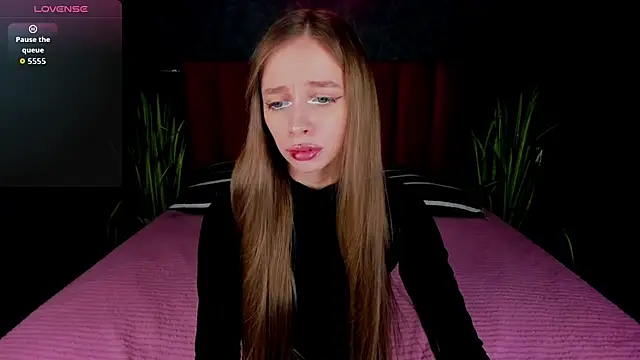 Amy Waynee online show from November 2025 04:18:02 PM