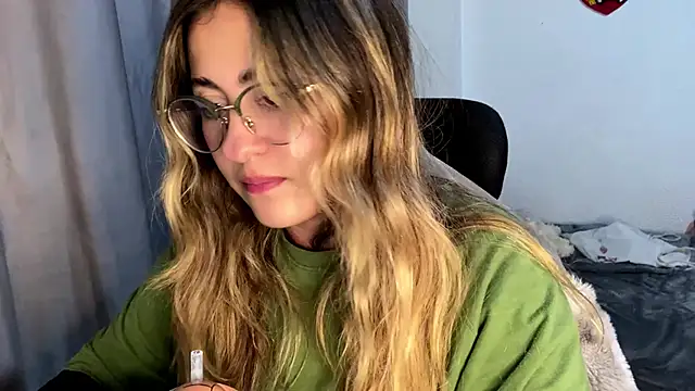 emma  bell  online show from November 2025 11:46:01 PM