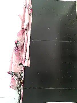 Snapshot of Yuli_Mars chatting on October 2025 03:57:02 PM Yuli Mars online show from October 2025 03:57:02 PM