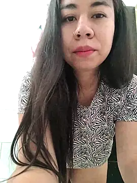 Snapshot of Yuli_Mars chatting on November 2025 04:23:01 PM Yuli Mars online show from November 2025 04:23:01 PM