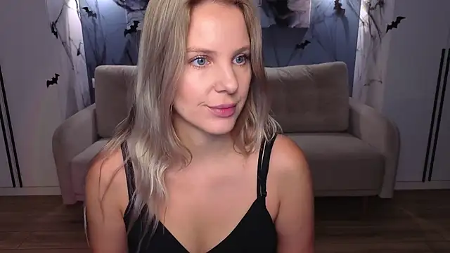 MelanieBennett online show from October 2025 06:04:01 AM