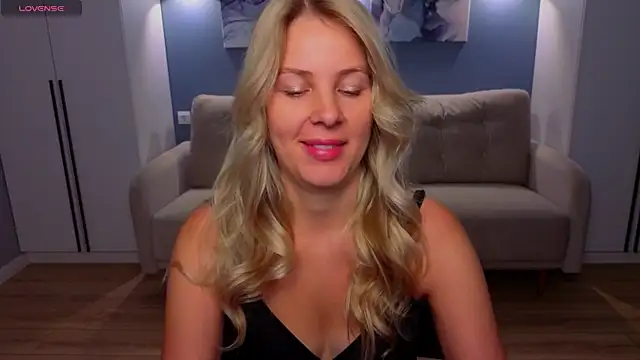 Snapshot of MelanieBennett chatting on June 2026 07:22:02 AM MelanieBennett online show from June 2026 07:22:02 AM