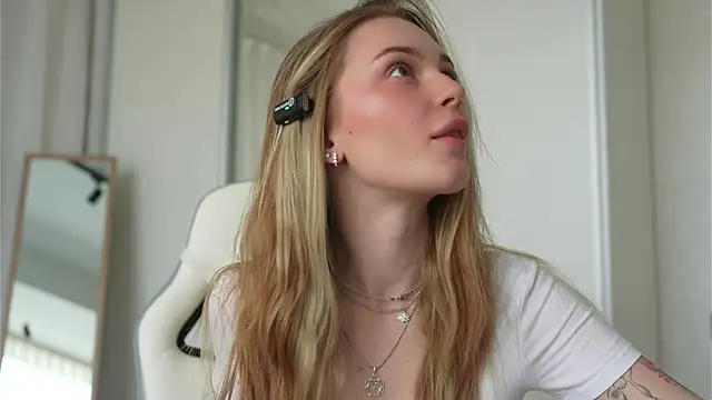 Snapshot of Cyberheart_ chatting on March 2025 09:04:02 AM Cyberheart online show from March 2025 09:04:02 AM