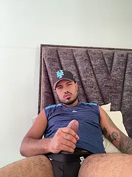 Snapshot of PapiStan chatting on November 2025 09:58:01 PM PapiStan online show from November 2025 09:58:01 PM