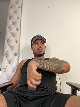 Snapshot of PapiStan chatting on December 2025 04:21:01 AM PapiStan online show from December 2025 04:21:01 AM