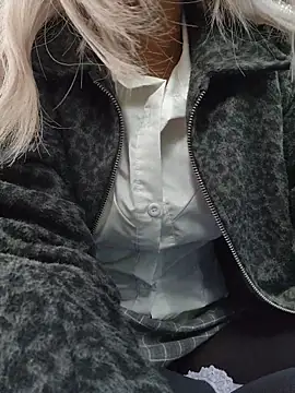 Pretty roxxyy online show from January 2026 01:02:01 PM