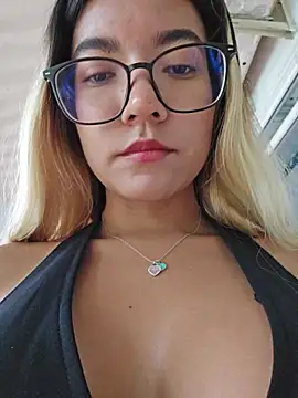 Snapshot of Pretty_roxxyy chatting on August 2026 11:42:01 AM Pretty roxxyy online show from August 2026 11:42:01 AM
