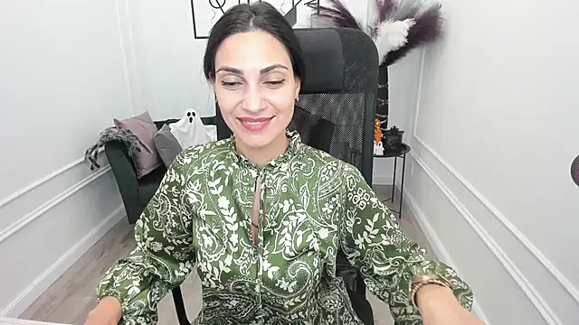 Snapshot of AllaYerty chatting on October 2025 11:28:01 AM AllaYerty online show from October 2025 11:28:01 AM