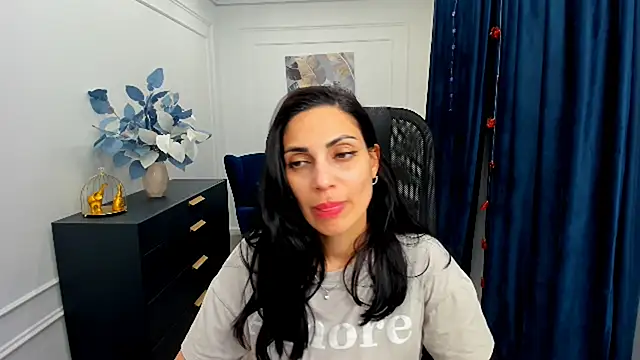 Snapshot of AllaYerty chatting on November 2025 07:25:02 PM AllaYerty online show from November 2025 07:25:02 PM