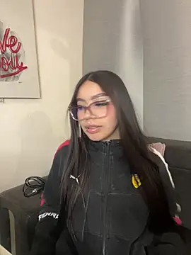 Snapshot of Cristina_pinkk chatting on November 2025 03:31:02 AM Cristina pinkk online show from November 2025 03:31:02 AM